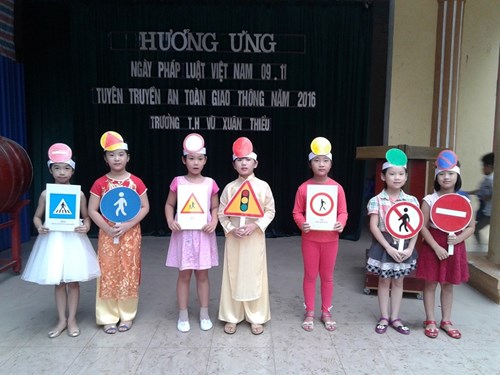 Trường Tiểu học Vũ Xuân Thiều hưởng ứng Ngày pháp luật Việt Nam